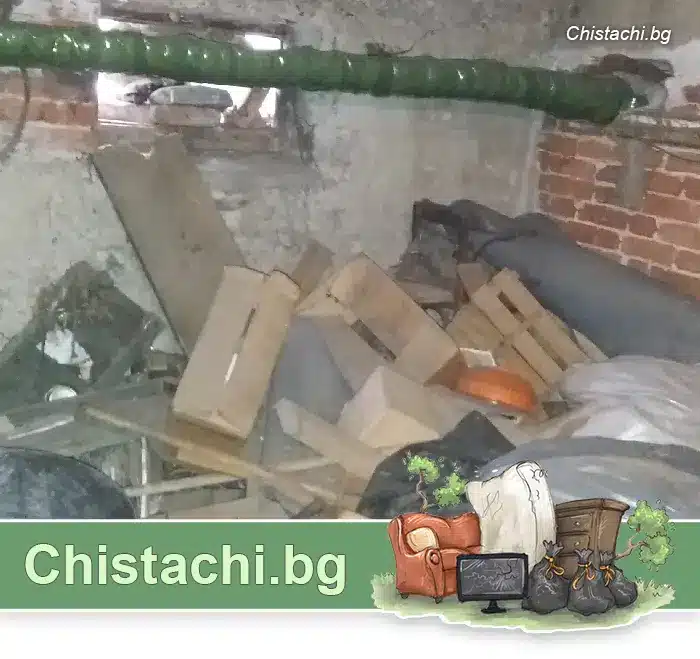 Товарене на вехтории и отпадъци от подземни гаражи за изхвърляне